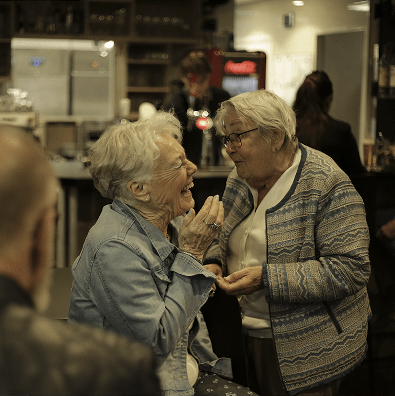 ruimte verhuur, vergaderzalen, cursus, groepsactiviteit, inspirerende vergaderruimtes Antje's Taverne, het kloppende hart waar
verbinding centraal staat,